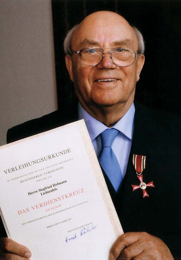Siegfried Hofmann mit Bundesverdienstkreuz
